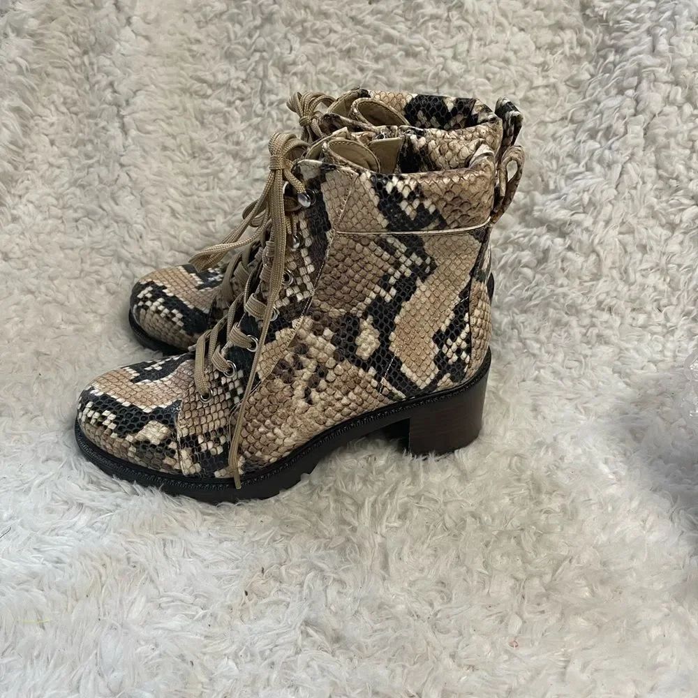 Vince Camuto Gaviana women’s Leather snakeskin Lace-Up Ankle Boots SZ7.5M